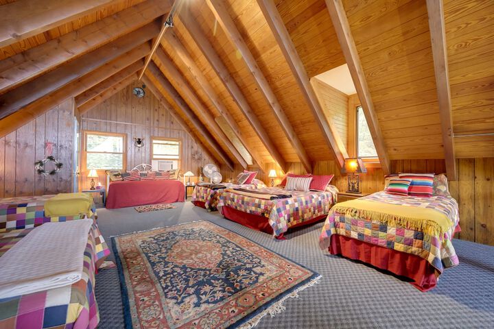 Robbinsville Vacation Rental w / Covered Balcony