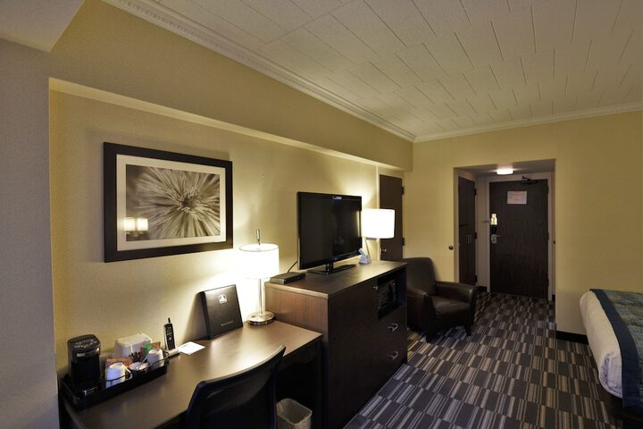 Room 6 of 37