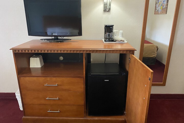 Room 10 of 16