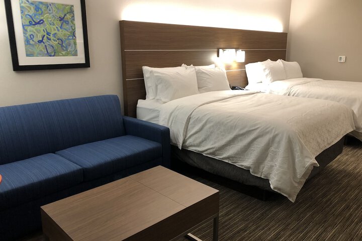 Holiday Inn Express & Suites Racine by IHG