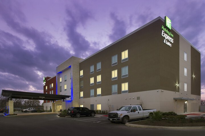Holiday Inn Express & Suites New Braunfels by IHG