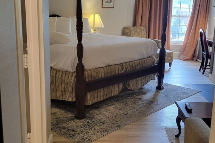 Room 56 of 79