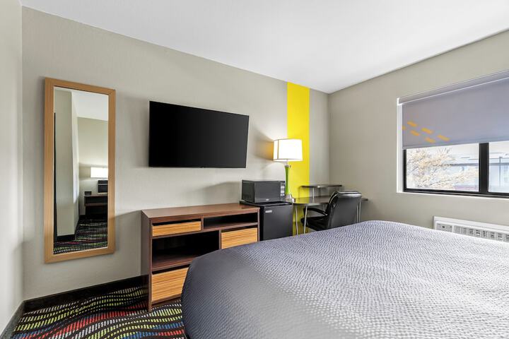 Super 8 by Wyndham Farmington