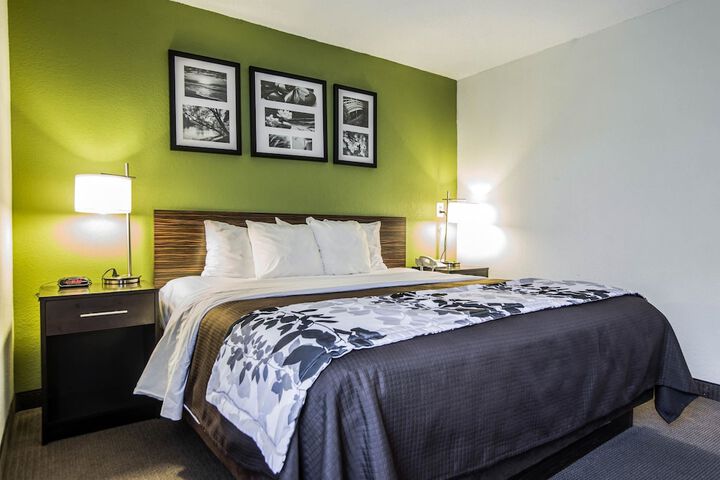 Room 17 of 38