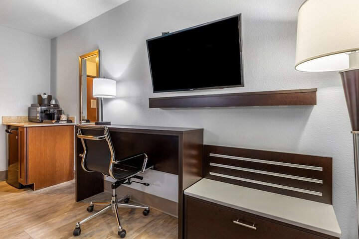 Room 43 of 118