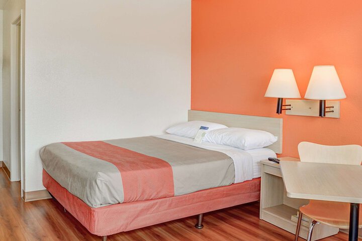 Room 18 of 31