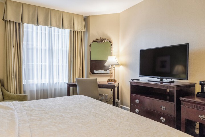Room 32 of 40