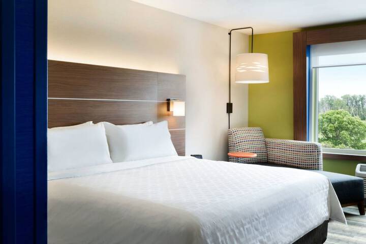 Holiday Inn Express & Suites Red Wing by IHG