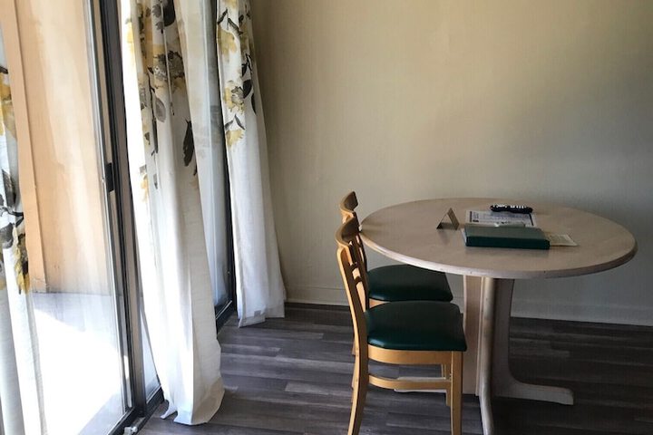 Room 38 of 176