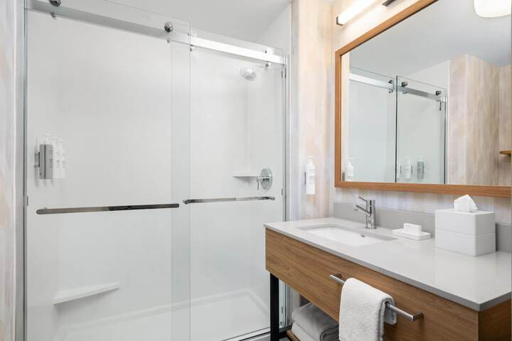 Hampton Inn & Suites Ontario