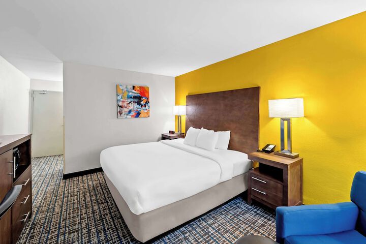 Room 9 of 34