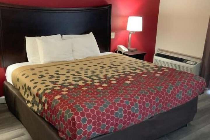 Perry Inn & Suites National Fairground I 75