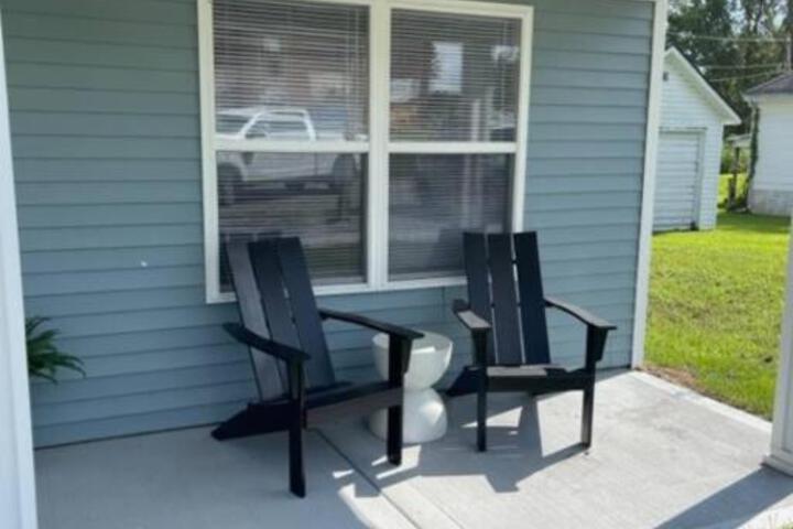 Birdie Mae - 2 bedroom House in DT Hamilton