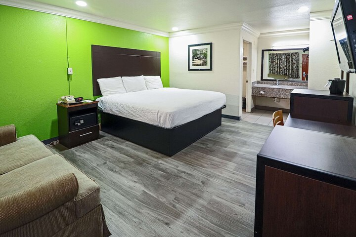 Room 50 of 74