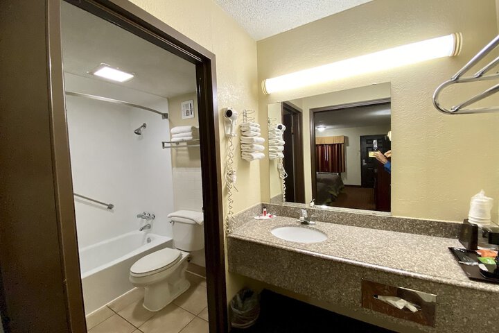 Room 21 of 35