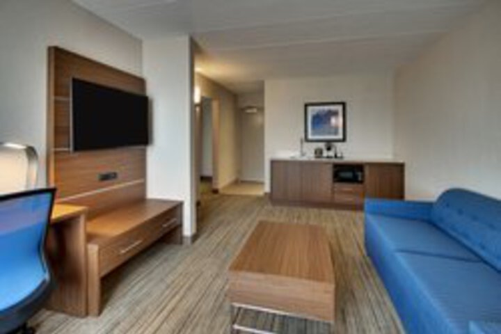 Suite 76 of 164