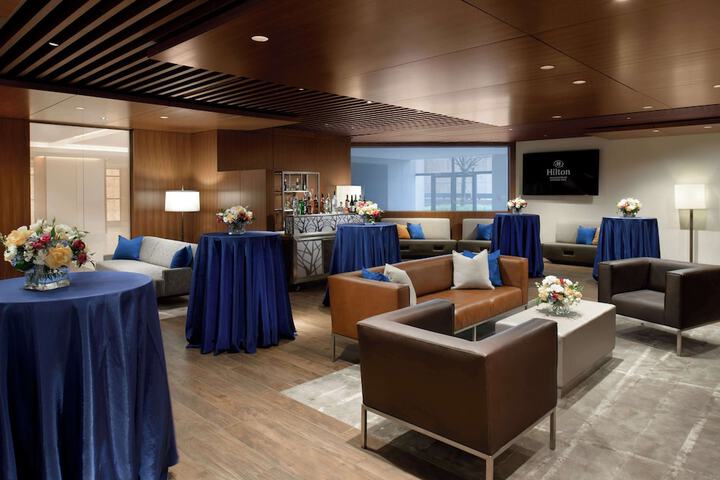Lounge 94 of 103