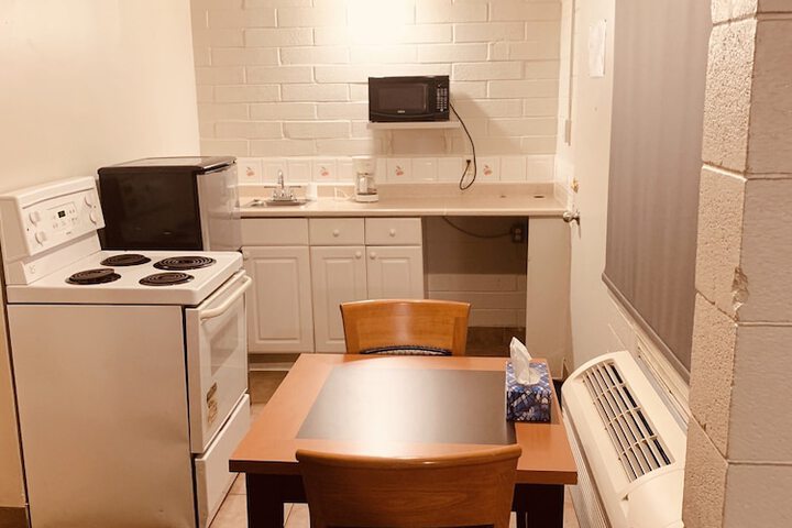 Room 6 of 14