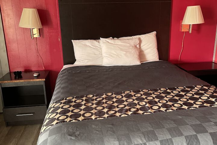 Room 4 of 15