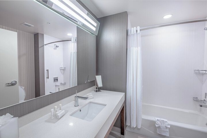 Courtyard by Marriott Toledo West