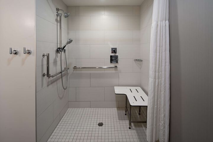 DoubleTree by Hilton Hotel Bakersfield