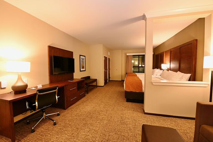 Comfort Suites Newnan