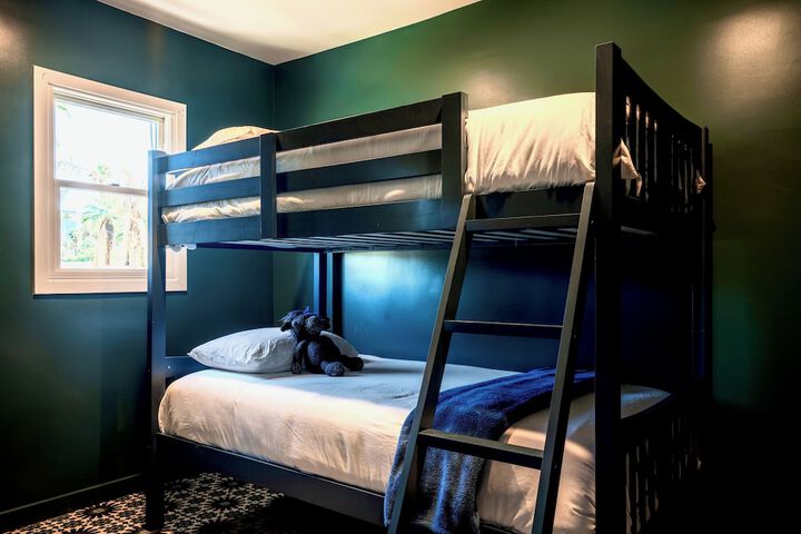 Room 33 of 41