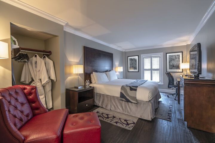 Room 32 of 46