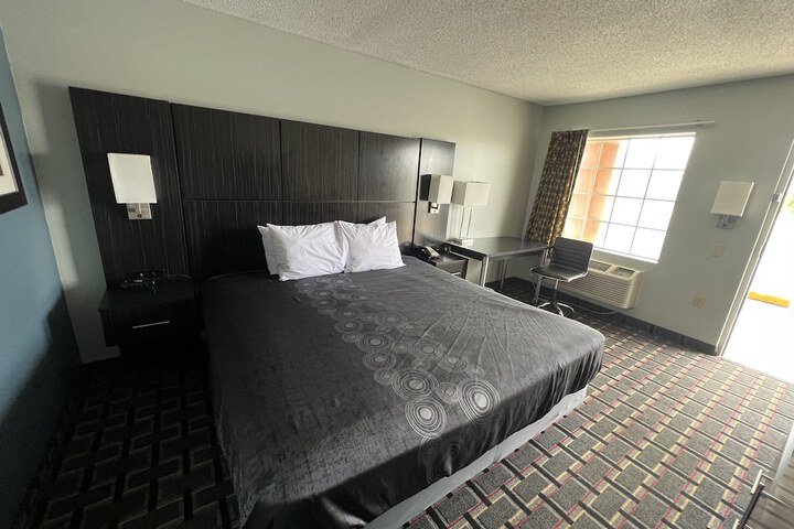 Room 9 of 41