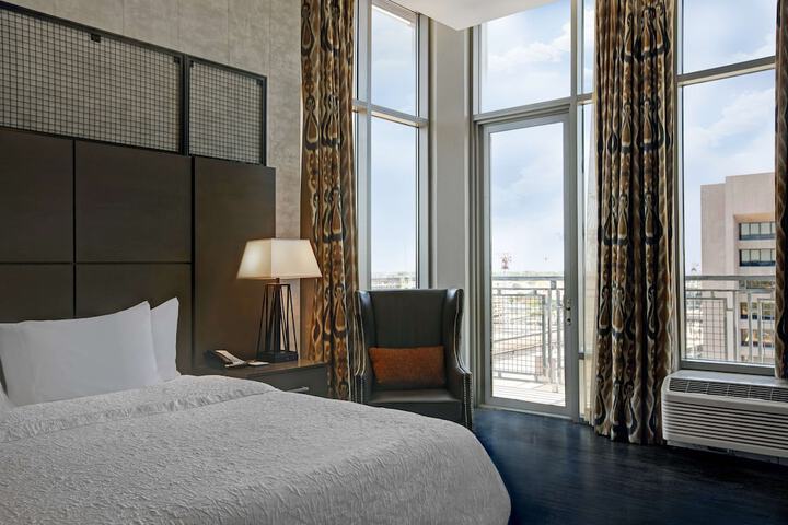 Room 42 of 60