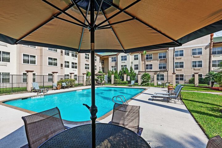 Pool 6 of 35