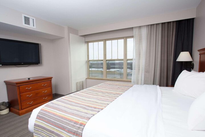 Room 10 of 32