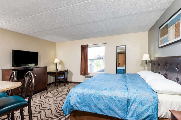 Room 12 of 20