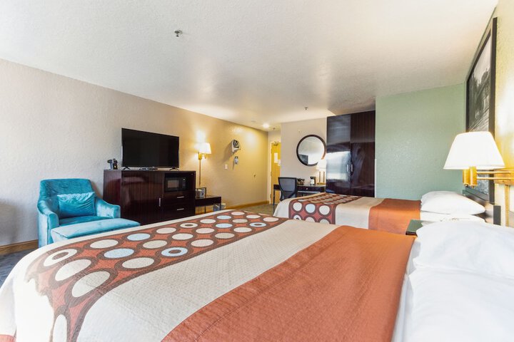 Super 8 by Wyndham Uniontown PA