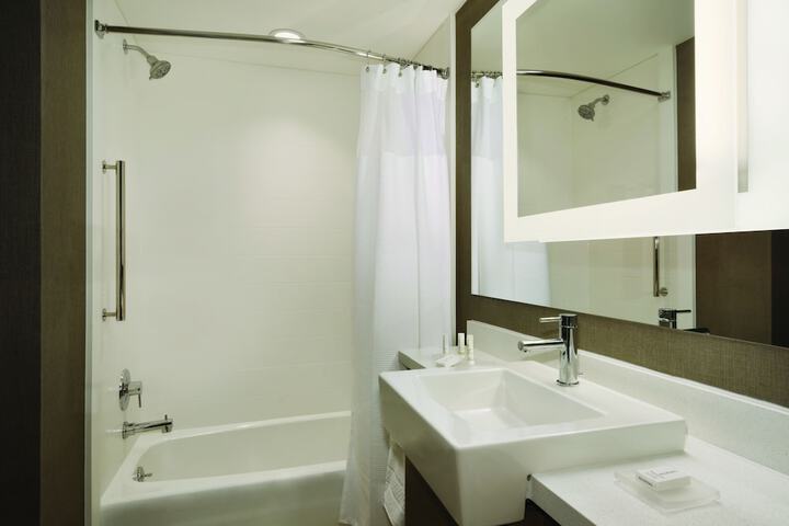 Room 12 of 27