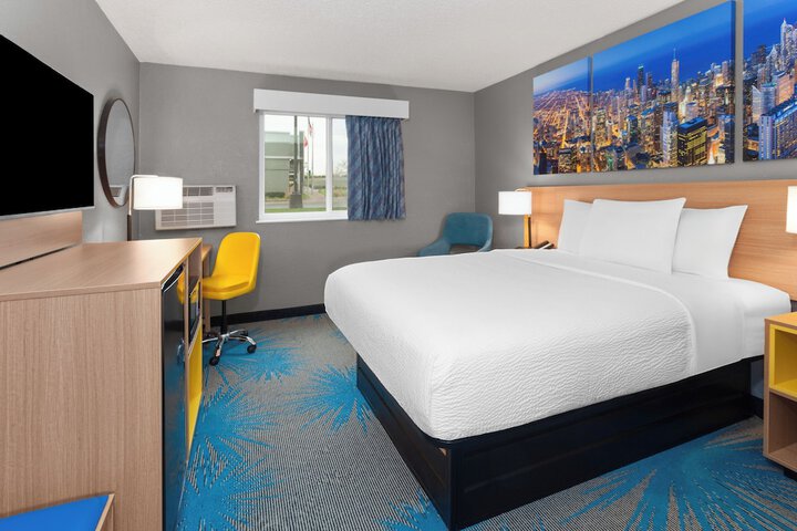 Days Inn by Wyndham Waukegan
