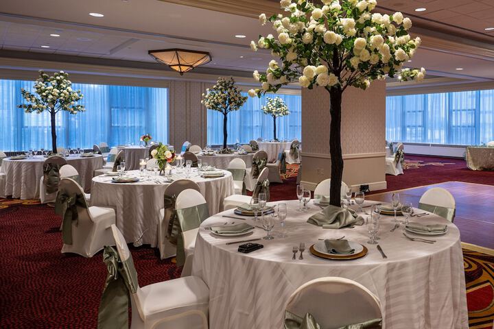 Ballroom/Hall 71 of 86