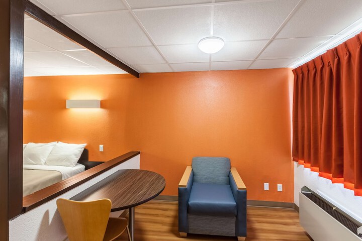 Room 11 of 30