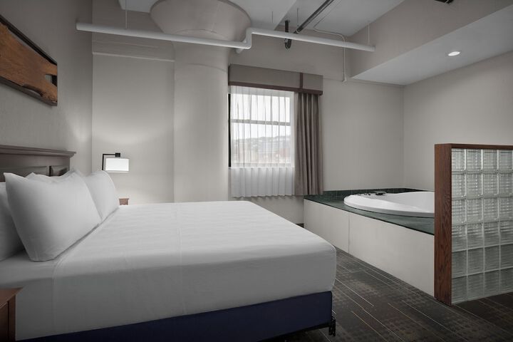 The Suites Hotel at Waterfront Plaza