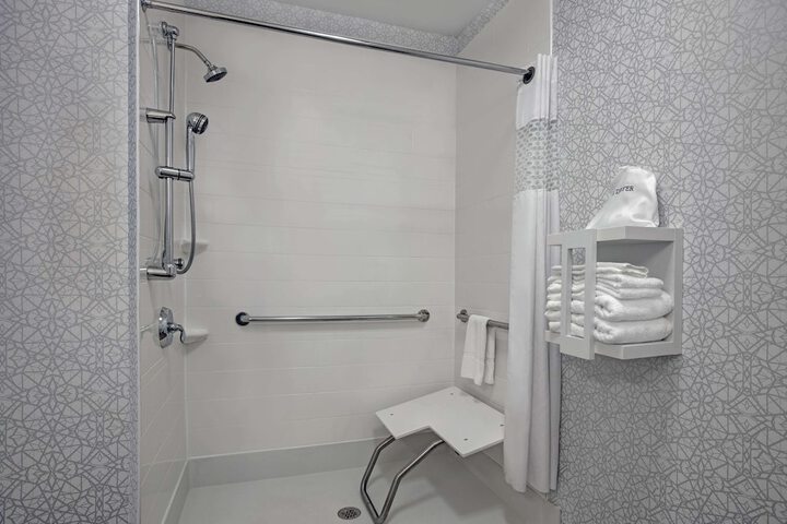 Room 12 of 28