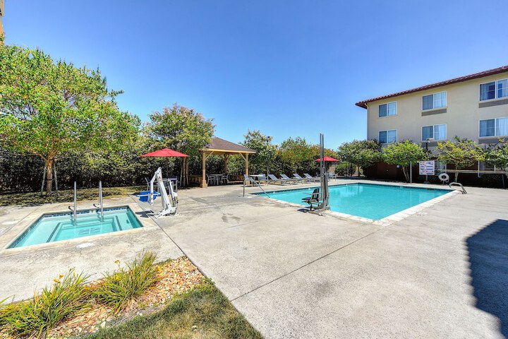 Pool 10 of 56