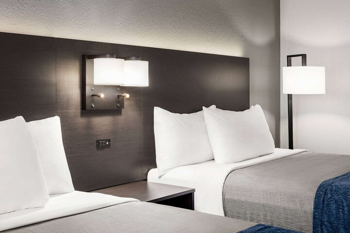 Room 33 of 49
