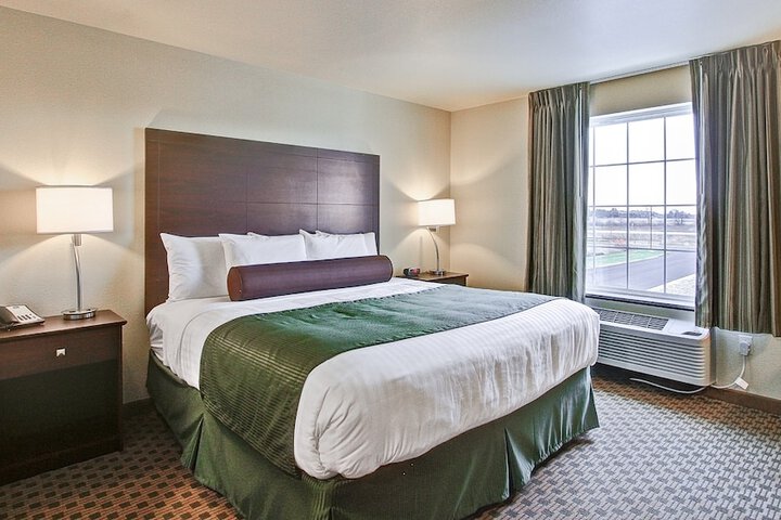 Cobblestone Hotel & Suites – Pulaski / Green Bay