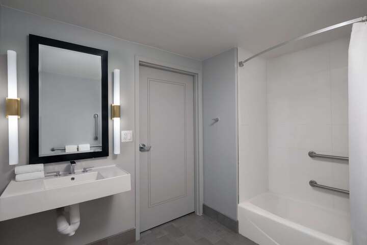 Room 12 of 80