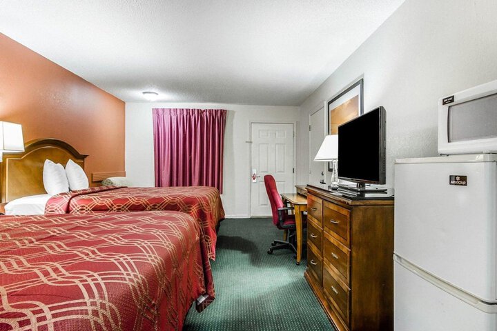 Econo Lodge Inn & Suites Enterprise