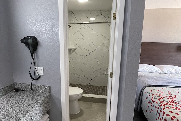 Room 27 of 42