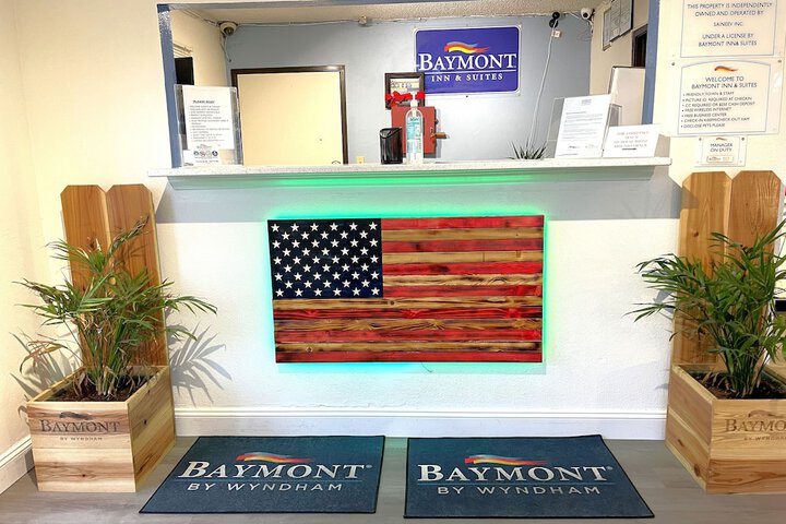 Baymont by Wyndham Hutchinson