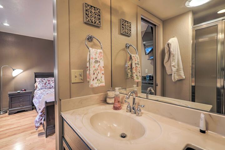 3 Mi to Skiing! Incline Village Retreat w / Sauna