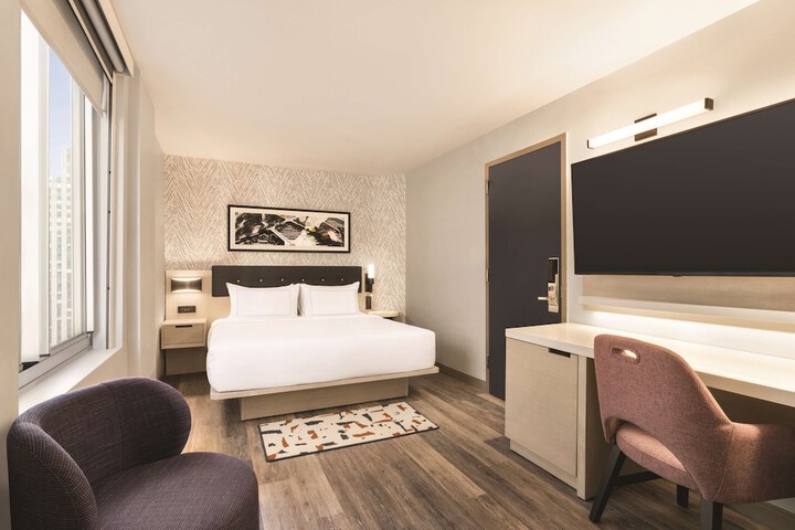 Room 47 of 96