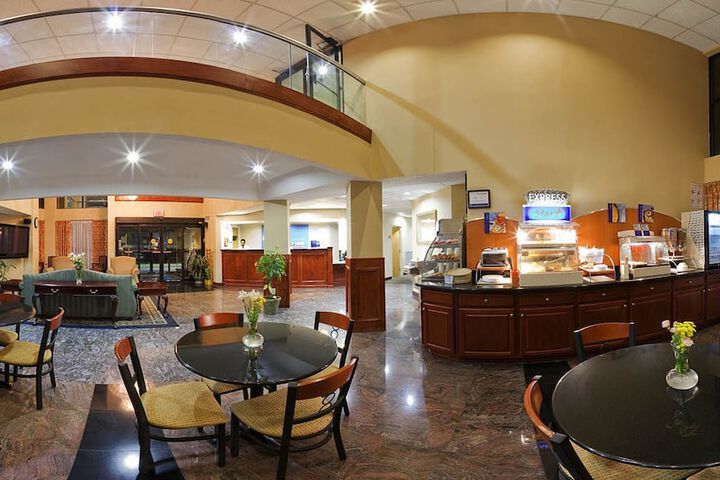 Holiday Inn Express Hotel & Suites by IHG